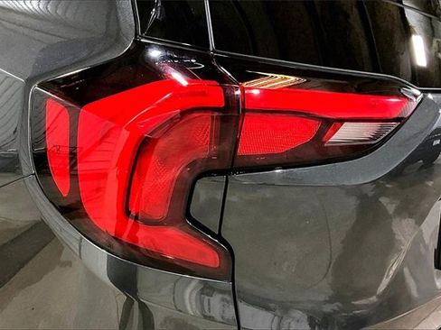 Used 2021 GMC Terrain SLE w/ Driver Convenience Package image 8