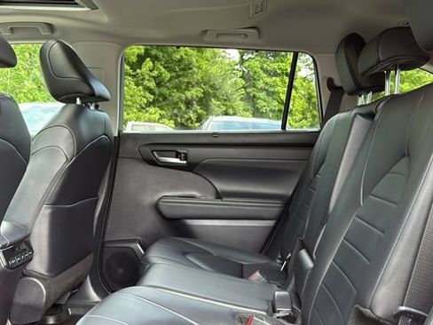 Certified 2024 Toyota Highlander XLE AWD/4WD image 21