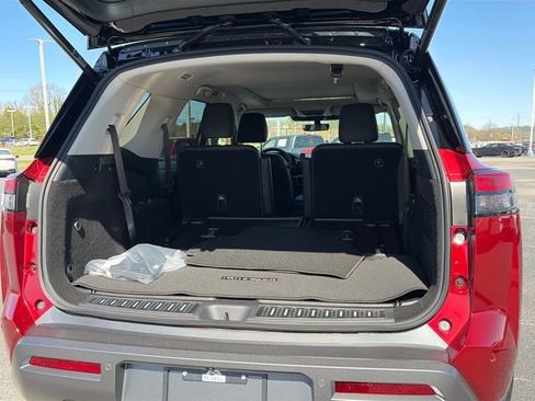 New 2026 Nissan Pathfinder Platinum AWD/4WD image 32