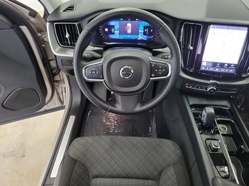 Used 2024 Volvo XC60 B5 Core AWD/4WD image 18