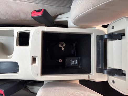 Used 2017 Mitsubishi Lancer ES FWD image 40