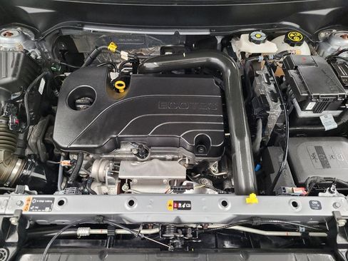 Used 2024 GMC Terrain SLT image 30