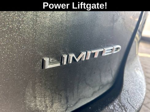 Used 2023 Chrysler Pacifica Limited FWD image 46