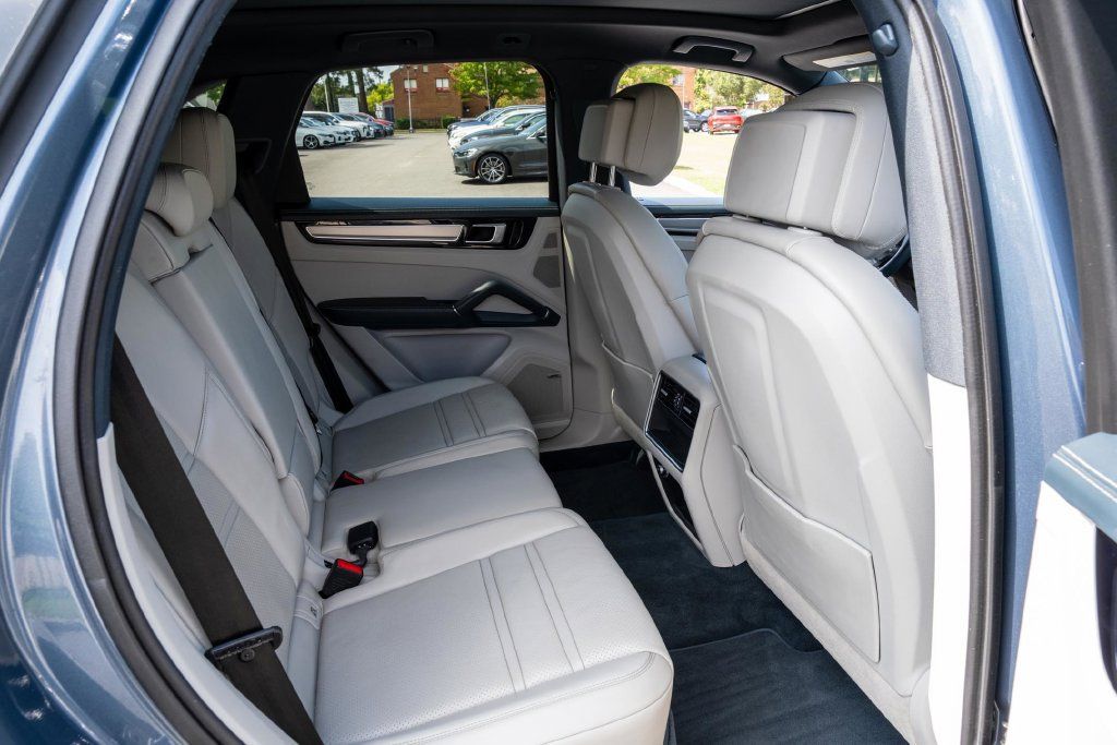 Used 2020 Porsche Cayenne S w/ Premium Package AWD/4WD image 37