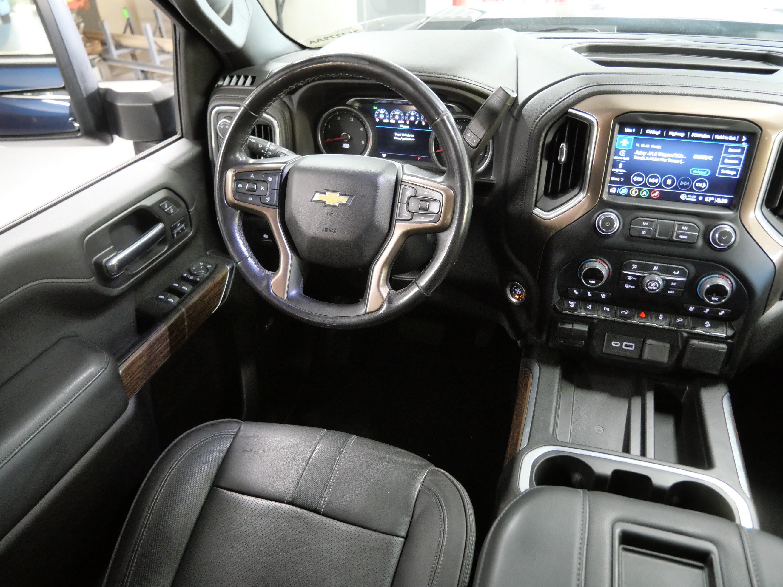 Used 2022 Chevrolet Silverado 3500 High Country w/ Z71 Off-Road Package AWD/4WD image 9