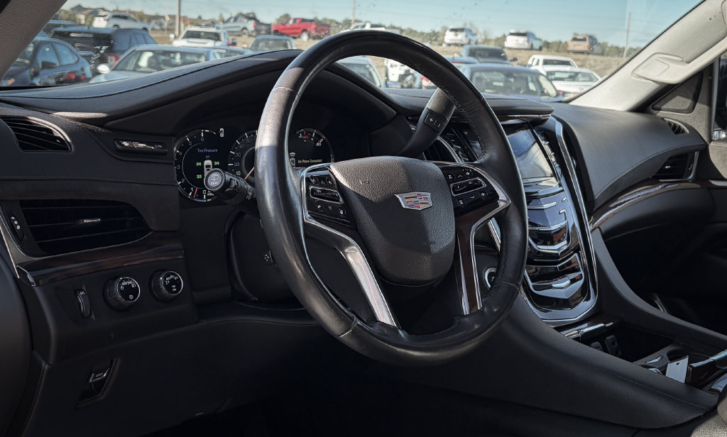 Used 2017 Cadillac Escalade Premium Luxury AWD/4WD image 2