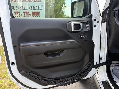 Used 2022 Jeep Gladiator Mojave w/ Trailer Tow Package AWD/4WD image 9