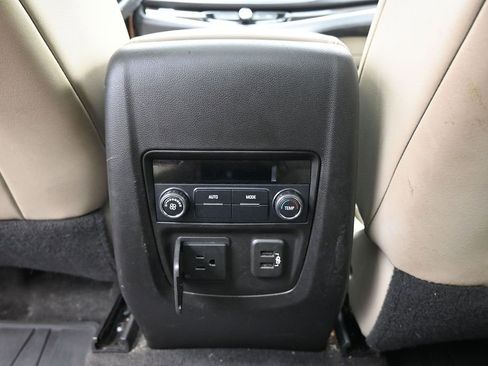 Used 2018 Buick Enclave Essence AWD/4WD image 25