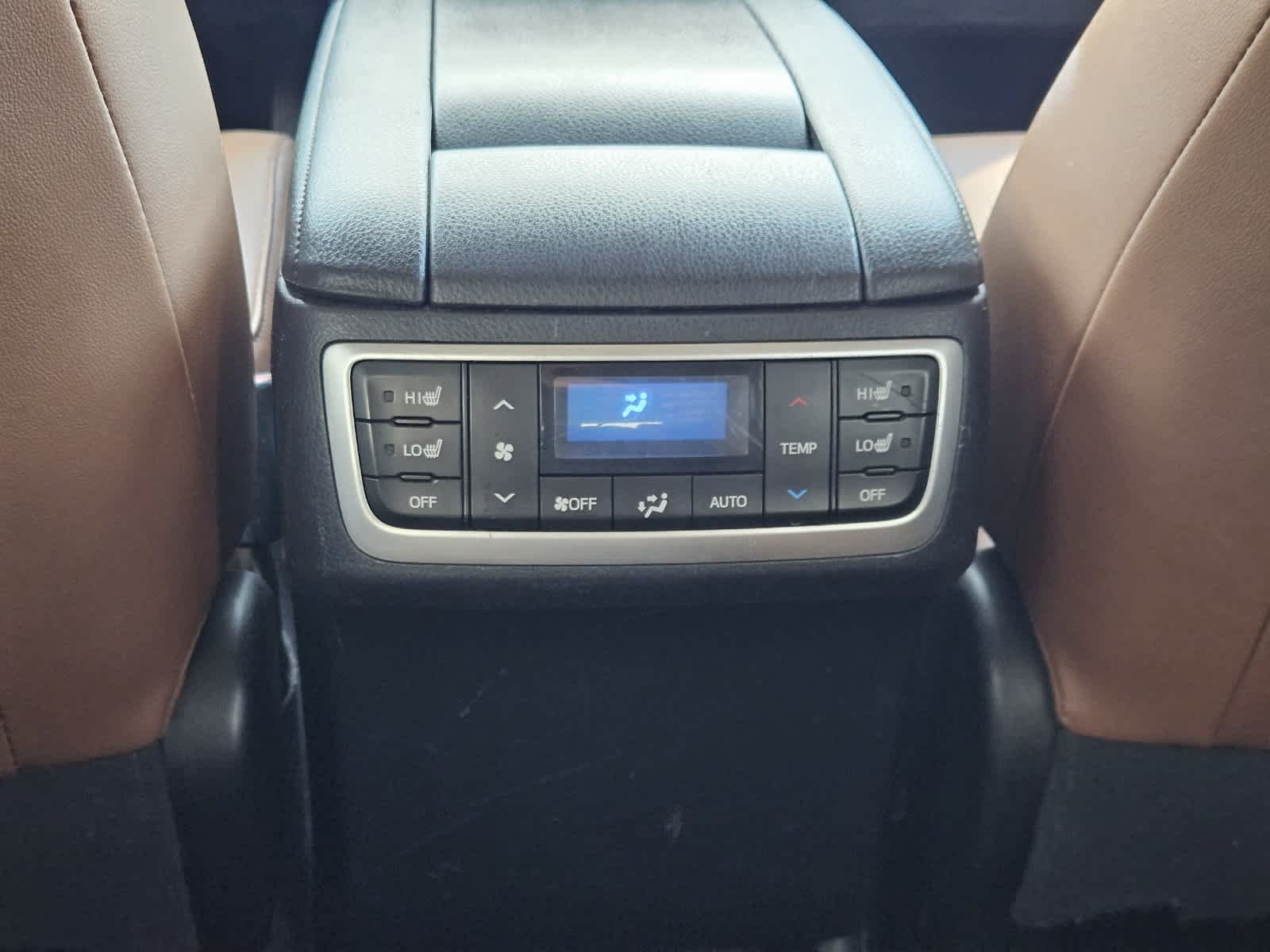 Used 2019 Toyota Highlander Limited Platinum w/ Carpet Mat Package (TMS) AWD/4WD image 29
