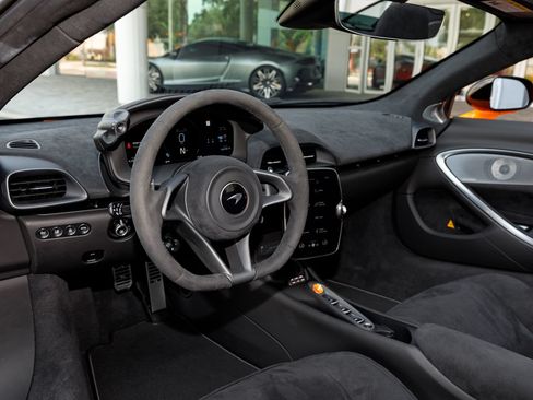 Used 2025 McLaren Artura Spider RWD image 43