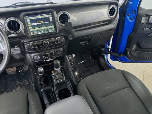 Used 2022 Jeep Wrangler Unlimited Sahara w/ LED Lighting Group AWD/4WD image 19