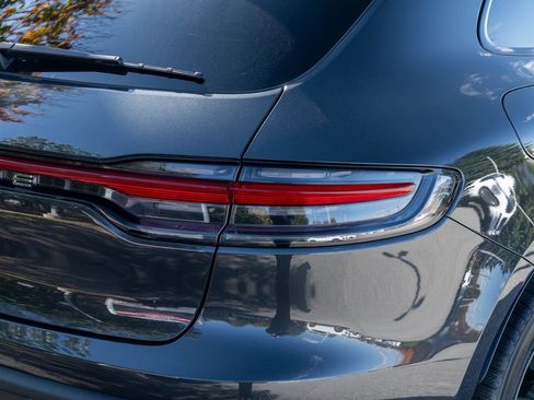 Certified 2025 Porsche Macan image 14