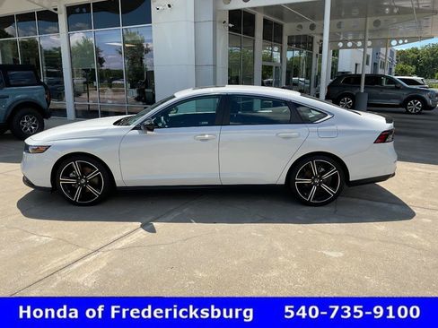 Used 2025 Honda Accord Sport image 2