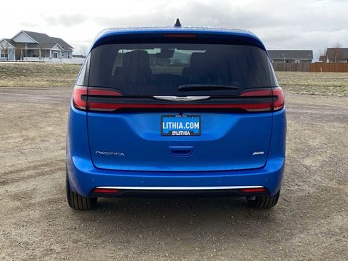 New 2026 Chrysler Pacifica Select AWD/4WD image 13