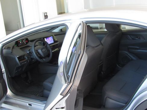 Used 2026 Toyota Prius Plug-In Hybrid FWD image 13