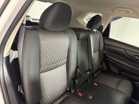 Used 2018 Nissan Rogue SV FWD image 23