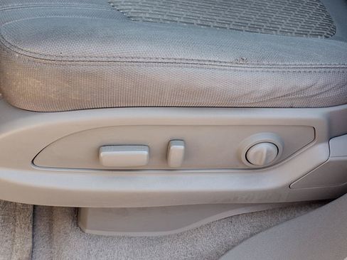 Used 2012 Chevrolet Traverse LS FWD image 4