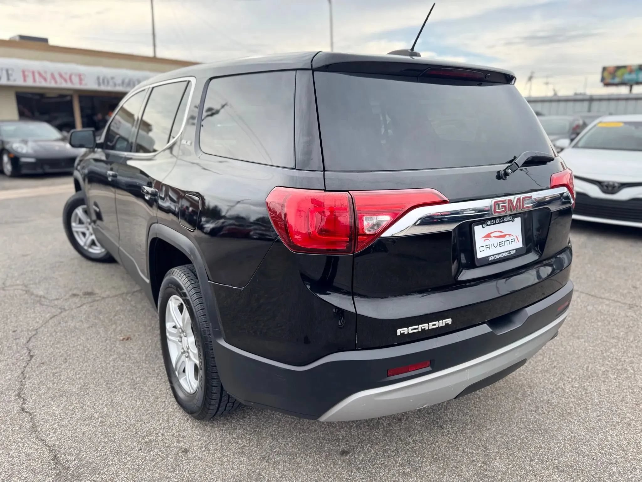 Used 2017 GMC Acadia SLE FWD image 5