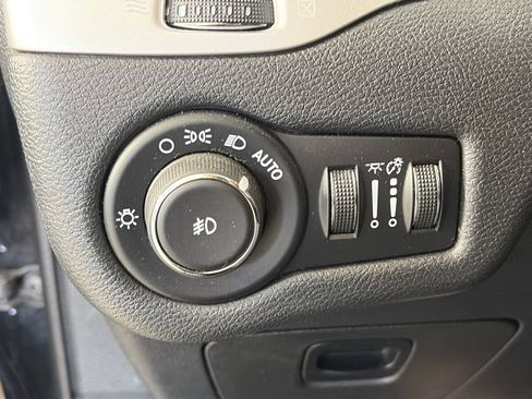 Used 2017 Jeep Cherokee Trailhawk w/ Trailer Tow Group AWD/4WD image 24