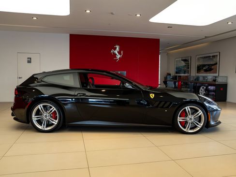 Used 2017 Ferrari GTC4Lusso AWD/4WD image 7