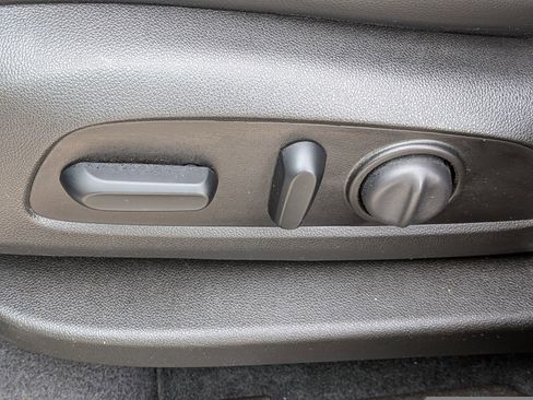 Used 2021 Chevrolet Equinox Premier image 22