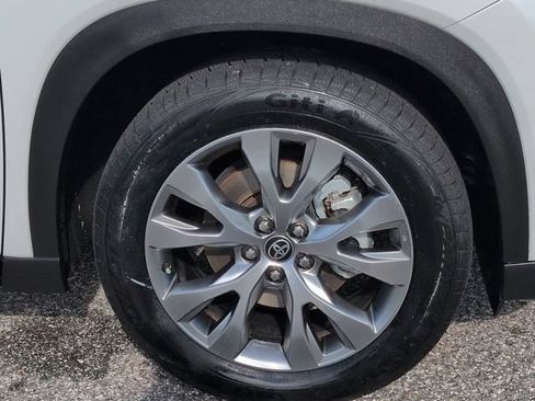 Used 2024 Toyota Grand Highlander FWD image 11