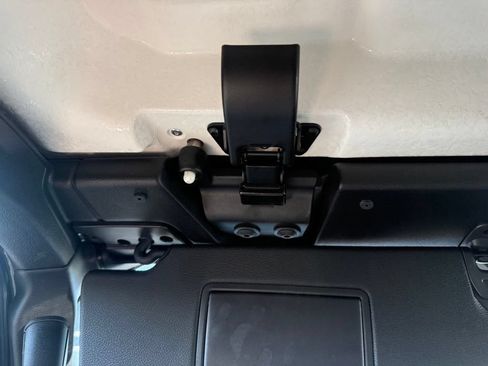 Used 2025 Jeep Wrangler Unlimited Sahara AWD/4WD image 38