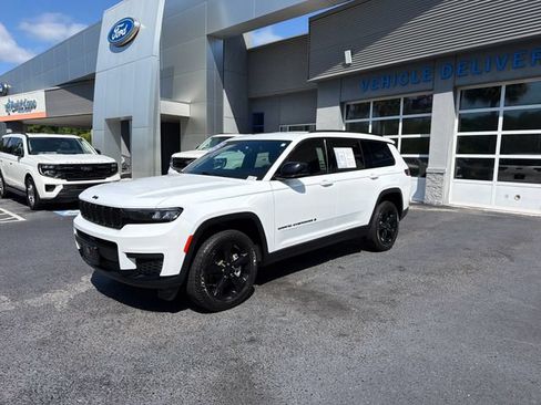 Used 2023 Jeep Grand Cherokee L Laredo AWD/4WD image 3