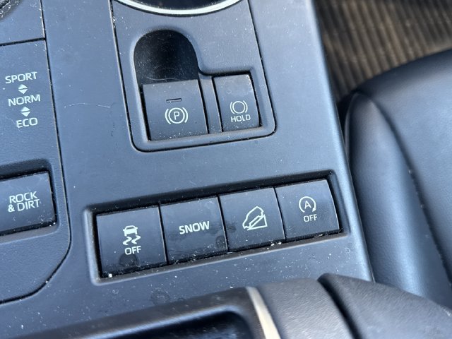 Used 2021 Toyota Highlander XLE AWD/4WD image 42