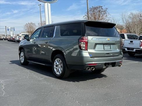 Used 2023 Chevrolet Suburban Premier image 6