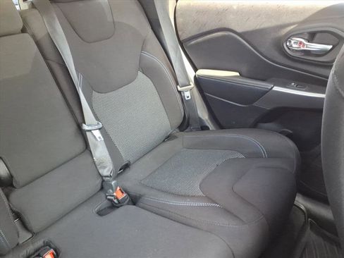 Used 2021 Jeep Cherokee Latitude image 24