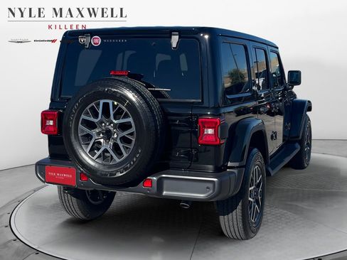New 2026 Jeep Wrangler Unlimited Sahara AWD/4WD image 16