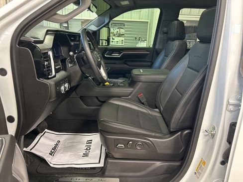 Used 2025 GMC Sierra 3500 Denali w/ Denali Reserve Package image 9