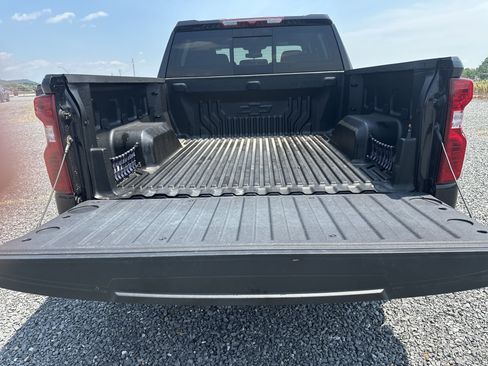 Used 2024 Chevrolet Silverado 1500 LT w/ Z71 Off-Road Package AWD/4WD image 6
