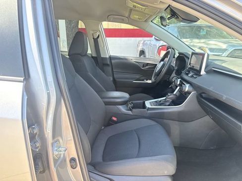 Used 2023 Toyota RAV4 LE AWD/4WD image 29