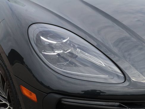 Certified 2024 Porsche Macan AWD/4WD image 14