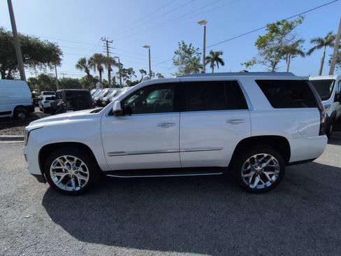 Used 2018 Cadillac Escalade Luxury RWD image 8