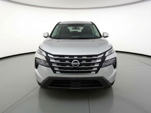 Used 2025 Nissan Rogue SV image 2