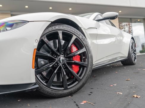 Used 2020 Aston Martin V8 Vantage Coupe RWD image 36