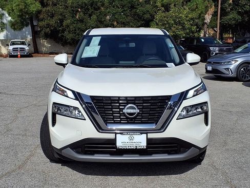 Used 2023 Nissan Rogue SV image 2
