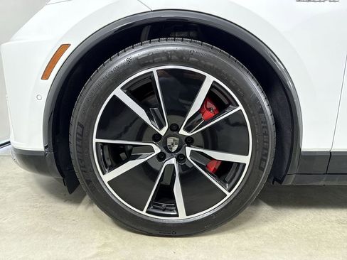 Certified 2025 Porsche Macan Turbo Electric AWD/4WD image 44