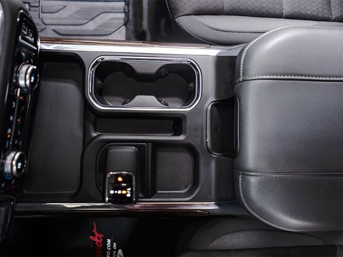 Used 2025 GMC Sierra 1500 Elevation image 17