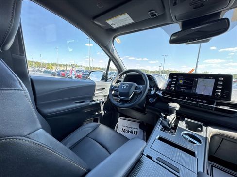 Used 2024 Toyota Sienna XLE Woodland Edition image 15