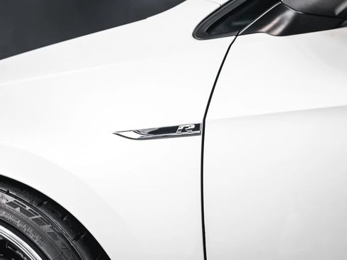 Used 2018 Volkswagen Golf R 4-Door image 9