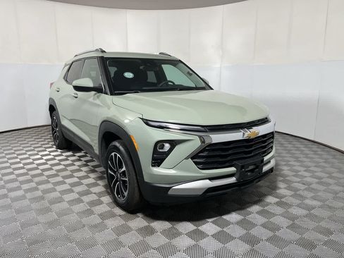Used 2026 Chevrolet TrailBlazer LT AWD/4WD image 2