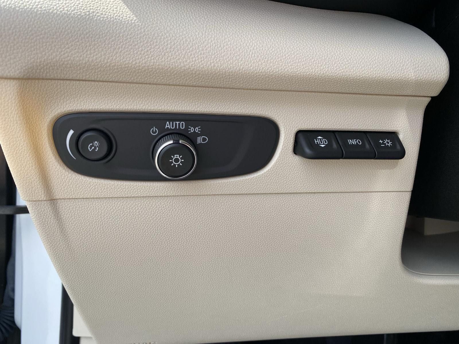 Used 2023 Buick Envision Avenir AWD/4WD image 46
