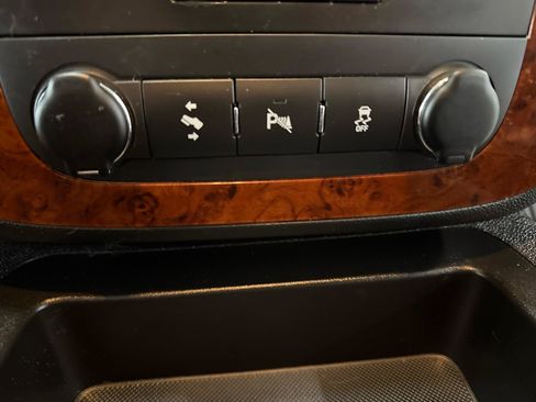 Used 2012 Chevrolet Avalanche LT AWD/4WD image 21