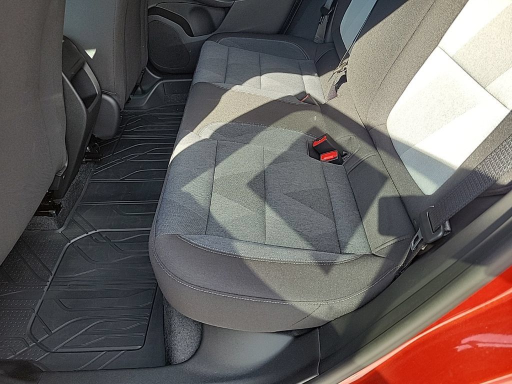 Used 2024 Chevrolet Trax RS w/ Sunroof Package FWD image 9