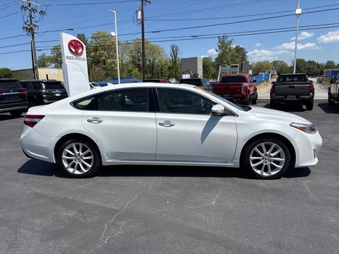 Used 2015 Toyota Avalon Limited FWD image 2