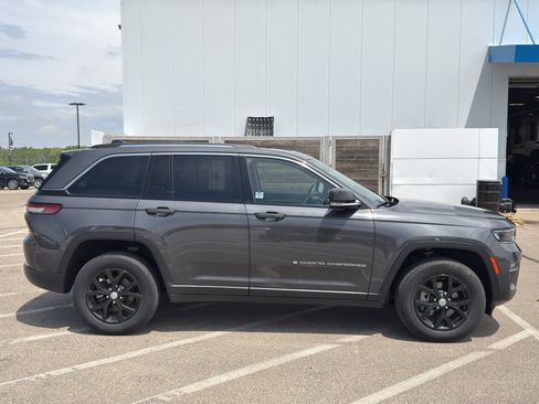 Used 2022 Jeep Grand Cherokee Limited AWD/4WD image 7